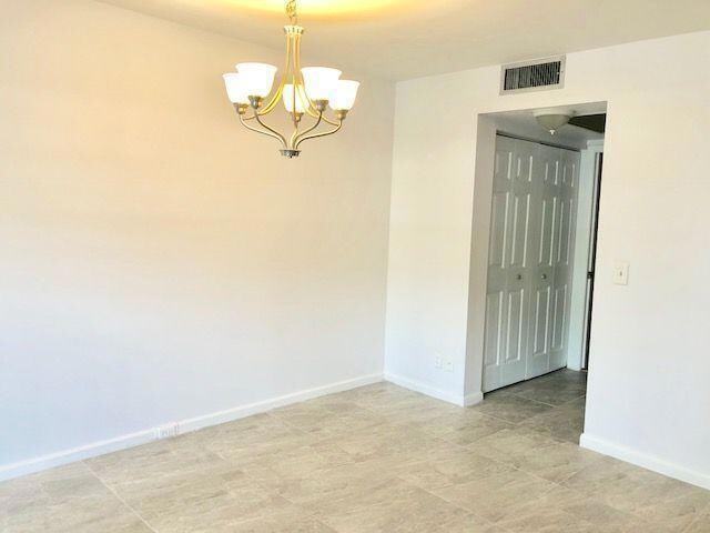 Photo - 1067 Cornwall D