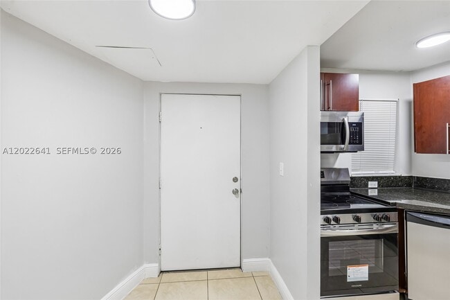 4147 Stirling Rd Unit 105