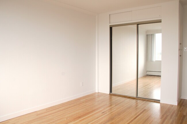 Photo - Fontainbleau Apartments