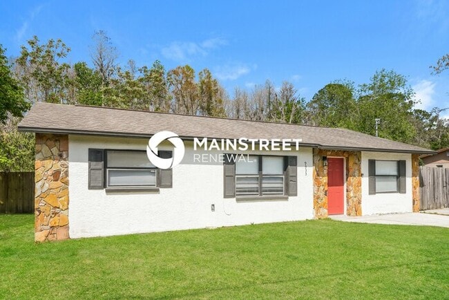 Photo - 4 Bedroom Pet-Friendly Home in NEW PORT RICHEY, FL with Main Street Renewal