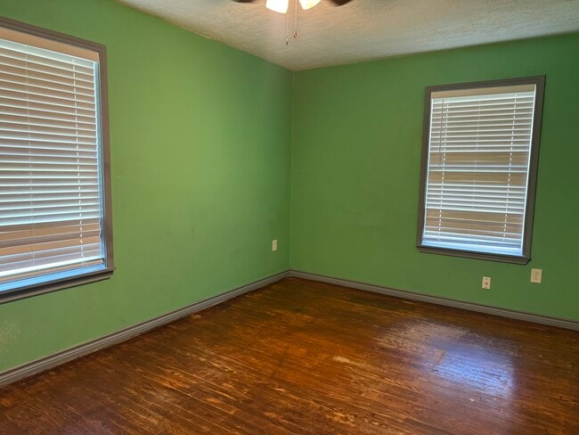 Photo - 5846 Westover St