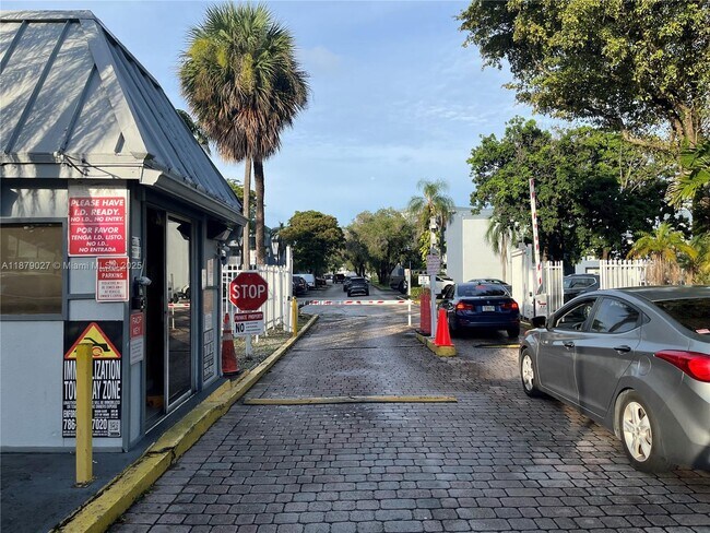 Photo - 9365 Fontainebleau Blvd Unidad E221