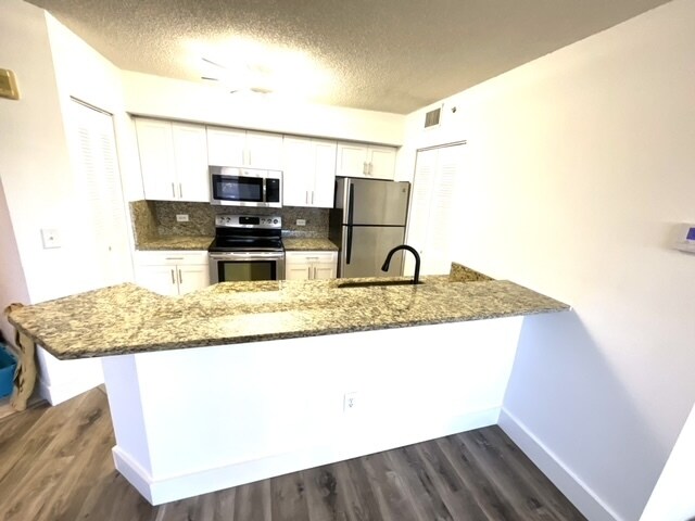 Photo - 8870 Colonnades Ct W
