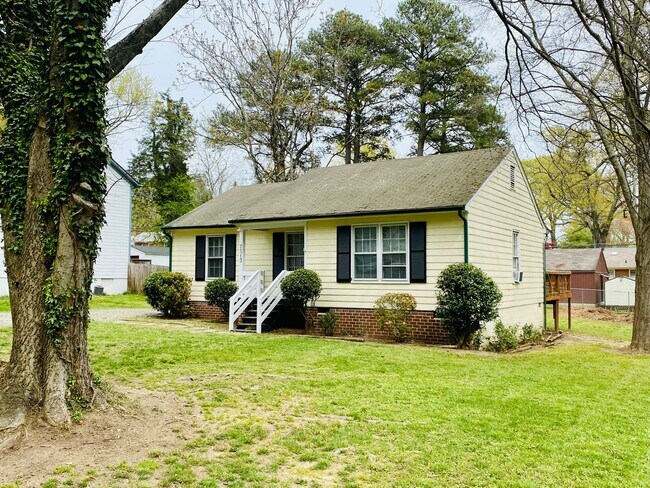 Photo - Adorable 3 bdrm/2 bath House Nestled Near ...