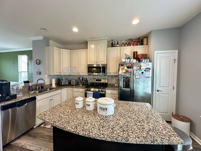 Photo - 724 Phalarope St