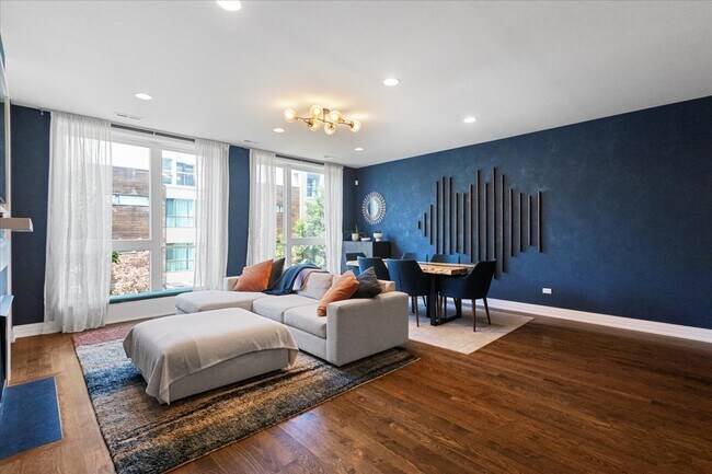 Building Photo - 2749 N Lakewood Ave Unit 2N Rental