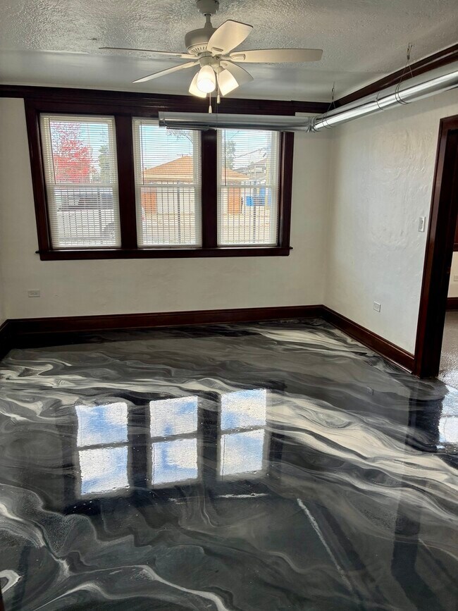 Photo - 5215 W Potomac Ave Unidad B