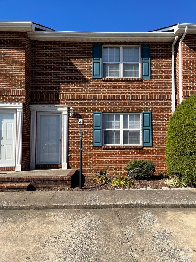 Building Photo - 20 Lexington Ct Unit 20 Lexington Court Rental