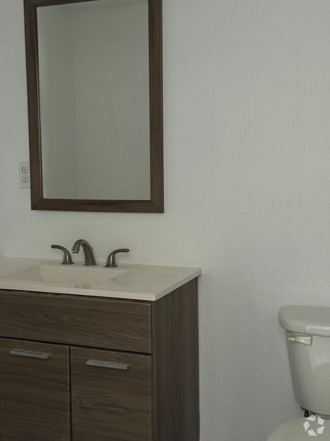 Building Photo - 514 SE 2nd St Rental