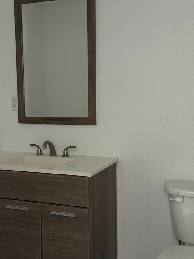 Building Photo - 514 SE 2nd St Rental