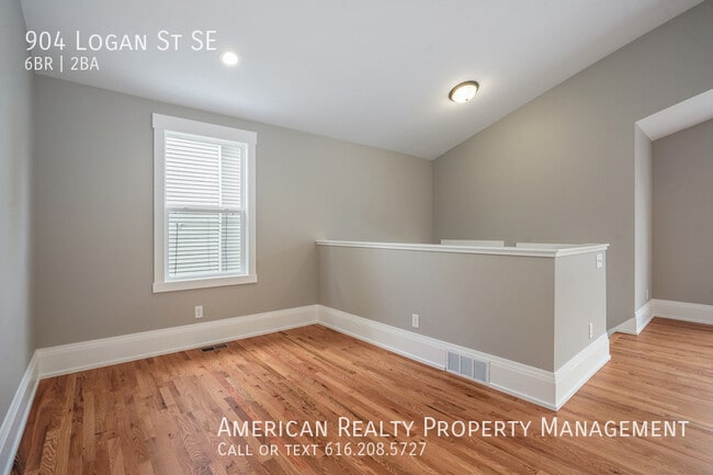 Photo - 904 Logan St SE