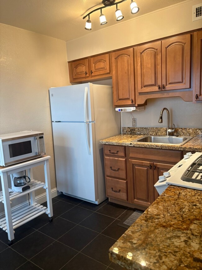 Photo - 500 Glenwood Cir Unit 113
