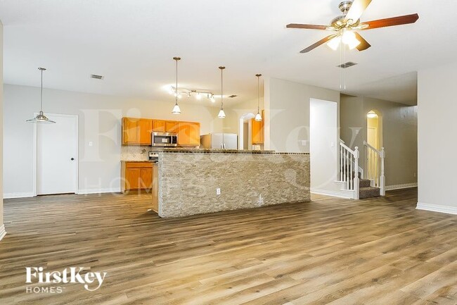 Photo - 401 Deer Lake Dr