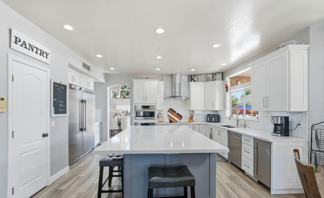 Photo - 2575 E Drake St