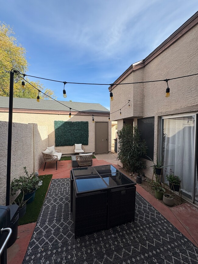 Patio connecting kitchen and living room - 3315 E Kelton Ln Unit 105