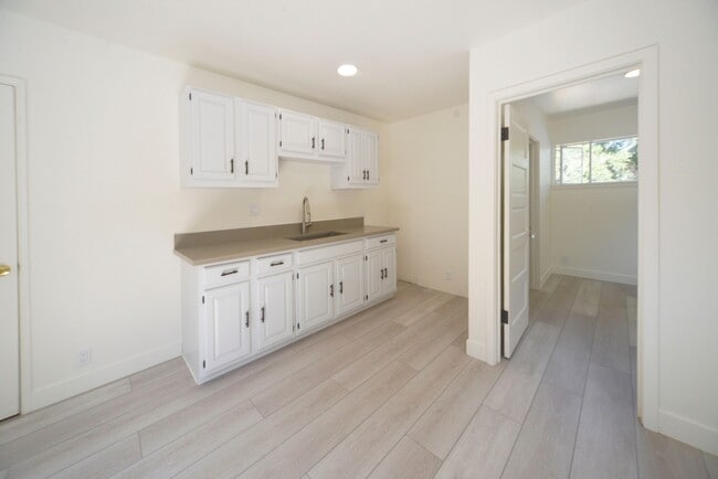 Photo - 223 S Padre Juan Ave Unidad A Upstairs