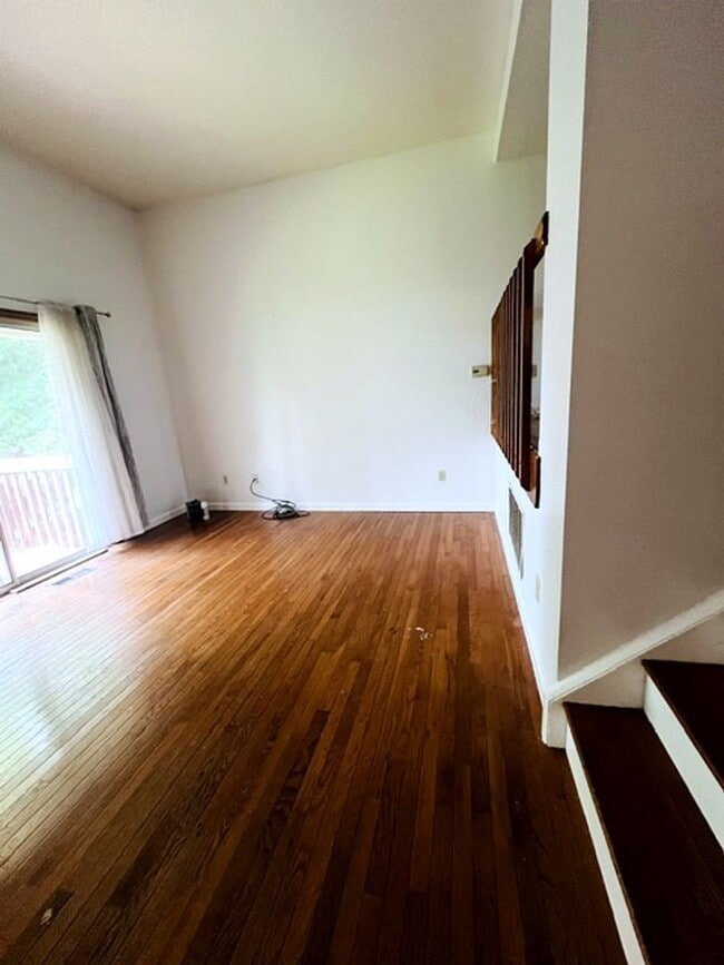 Photo - 410 Farmington Ave