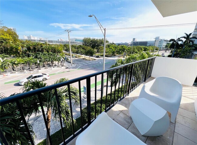 Photo - 1900 Meridian Ave Unit 306