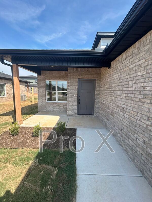 Photo - 623 Cosmos St