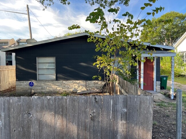 Photo - 607 Nelray Blvd