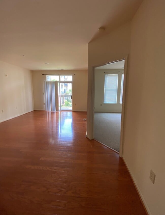 Building Photo - 2665 Prosperity Ave Unit 230