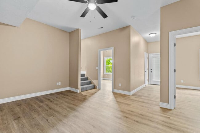 Photo - 104 E Mills Rd