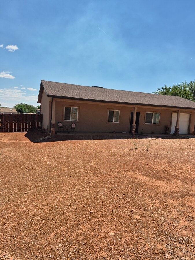 Photo - 501 W Johnson Dr