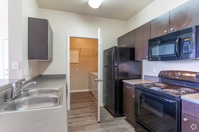 Interior Photo - Independence Place West Fayetteville Rental