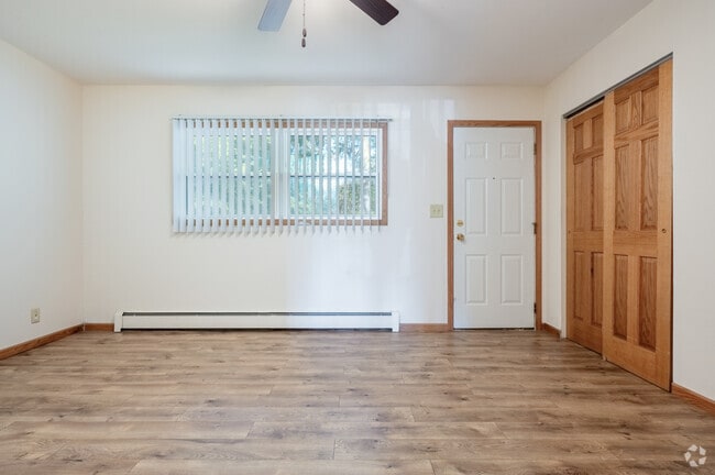 1BR, 1BA - 650SF - Bedroom