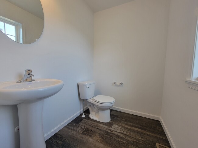 Photo - 122 Robert Cir