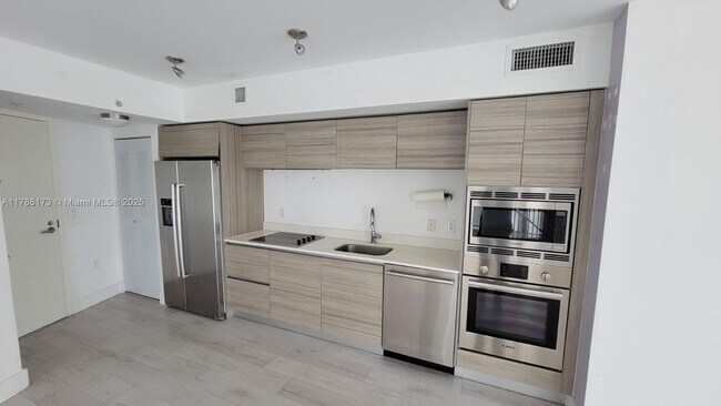 Photo - 6610 Indian Creek Dr Unidad 104