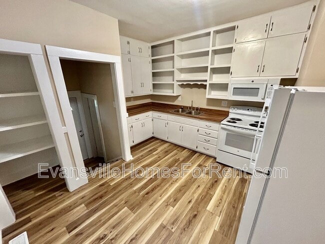 Photo - 635 S Rotherwood Ave