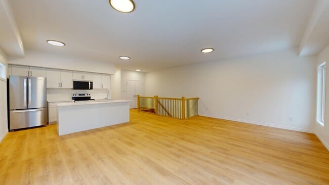 Photo - BEAUTIFUL 2 BEDROOM 2 BATH APARTMENT FOR JUNE IN SOUTH LONDON Unit 5