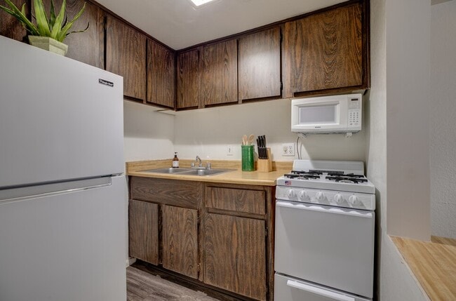 Chateau Gardens Apartments