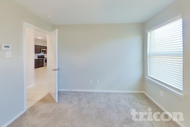 Photo - 916 Roland Dr