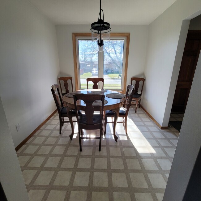 Photo - 17 Muskoka Dr