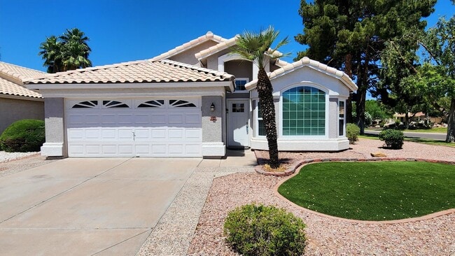 Building Photo - Waterfront living in Chandler!
