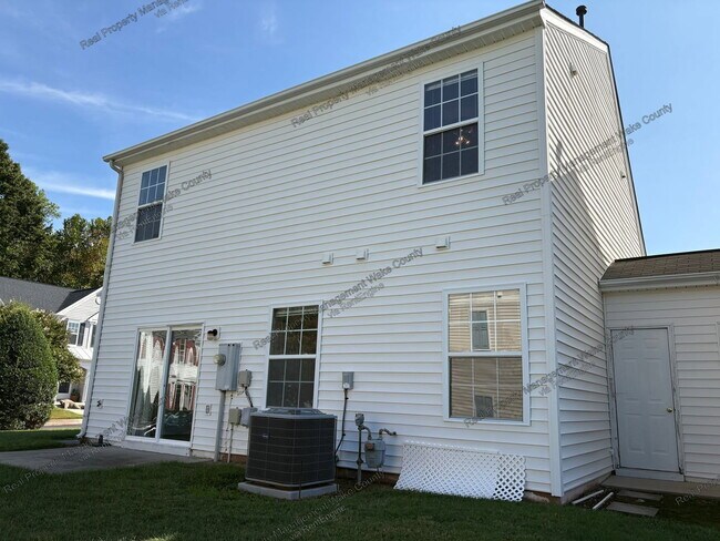 100 Caraleigh Ct