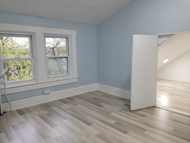 128 William St Unit 3rd Floor
