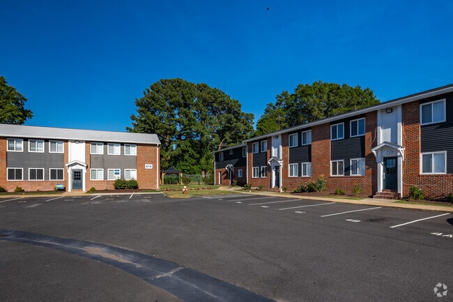 Peninsula Pointe Apartments - Peninsula Pointe Apartments