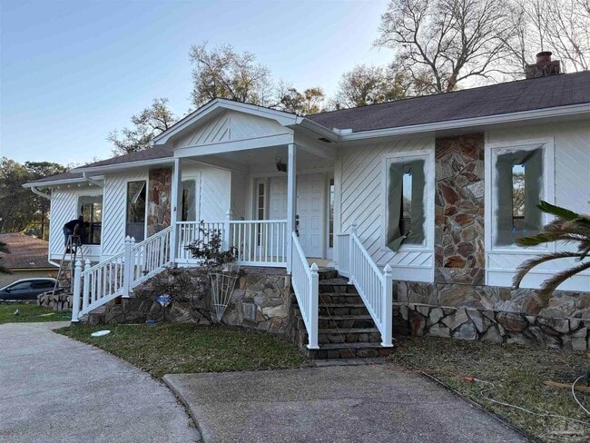 Building Photo - 8755 Thunderbird Dr Rental