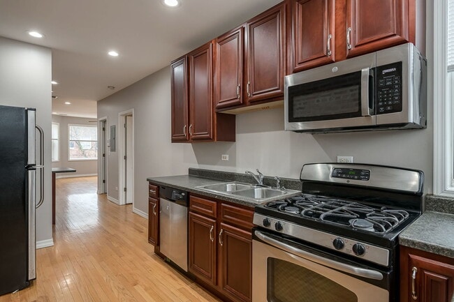 Photo - 1263 N Springfield Ave Unit 2