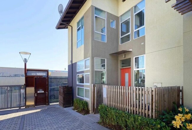 Photo - 18 Ambler Ln