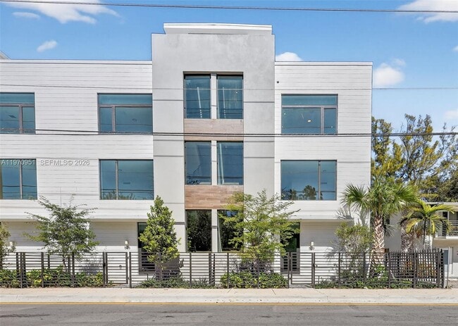 Photo - 529 NE 61st St