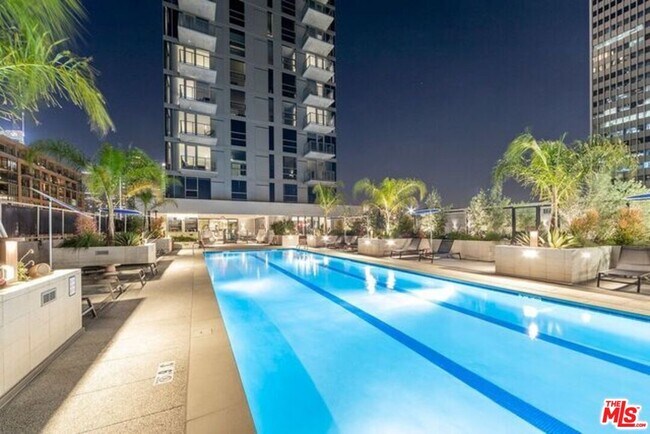Photo - 1120 S Grand Ave Condo