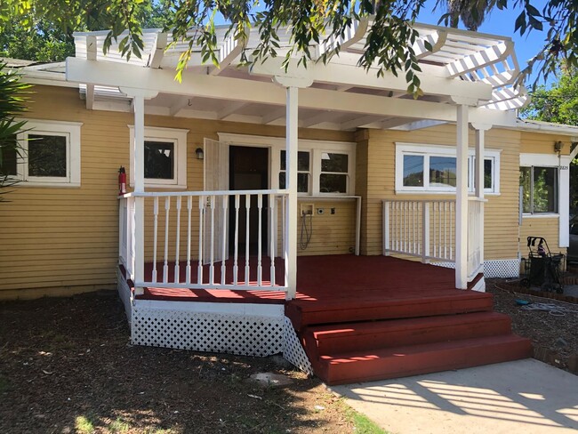 BEAUTIFUL CRAFTSMAN HOME IN SPRING VALLEY - BEAUTIFUL CRAFTSMAN HOME IN SPRING VALLEY