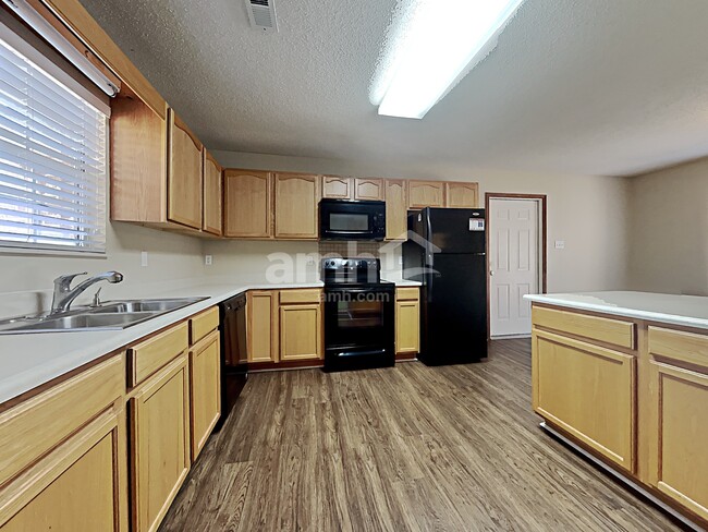Photo - 2303 Sir Edward Ln