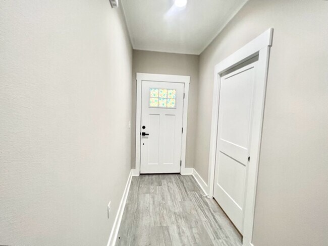 Photo - 9 Praiseworthy Dr