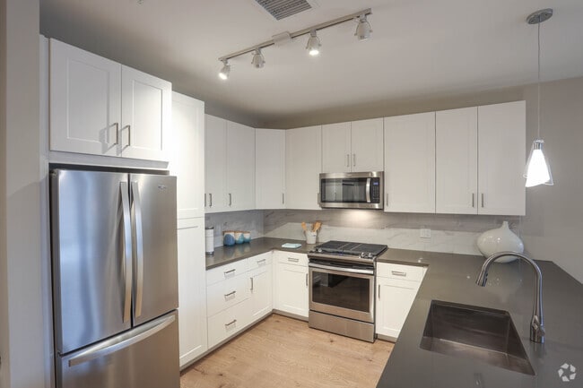 2BR, 2BA, 1314 SF - AVE Blue Bell