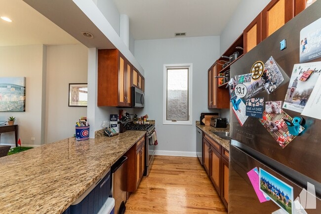 Building Photo - 1133 W Addison St Unit # 03